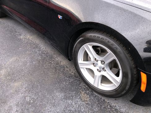 Used 2023 Chevrolet Camaro LT image 2