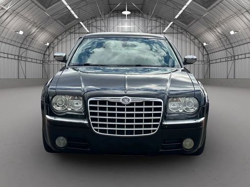 Used 2005 Chrysler 300 C image 8
