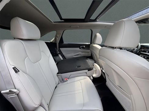 Certified 2025 Kia Sorento S w/ Panoramic Sunroof Package FWD image 16