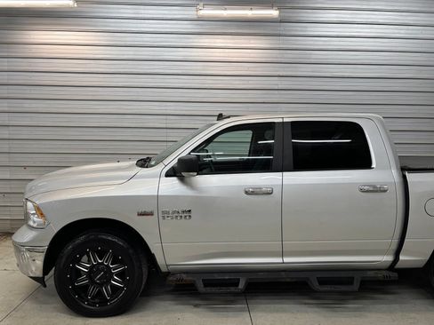 Used 2018 RAM 1500 SLT AWD/4WD image 3