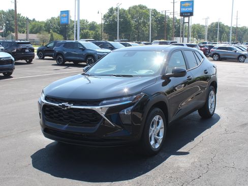 New 2026 Chevrolet Trax LS w/ LS Convenience Package FWD image 7