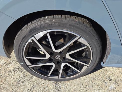 Used 2025 Nissan Sentra SR w/ SR Premium Package image 12