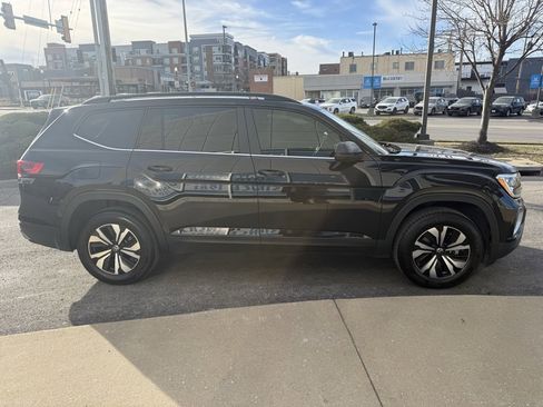 Used 2024 Volkswagen Atlas SE image 4