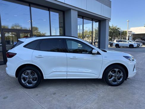 Used 2023 Ford Escape ST-Line Select image 2