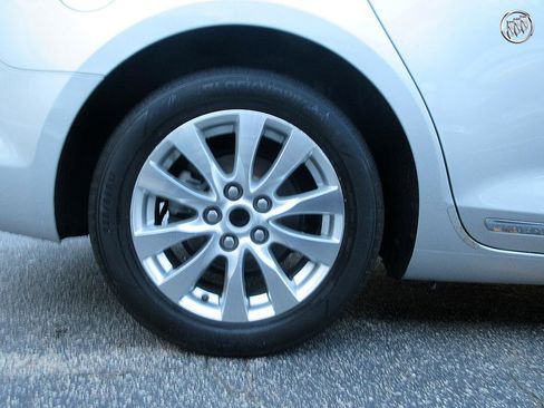 Used 2015 Buick LaCrosse image 33