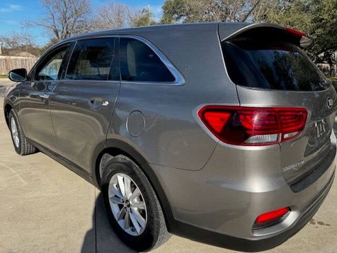 Used 2019 Kia Sorento L FWD image 16