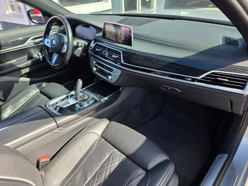 Used 2020 BMW 750i xDrive w/ M Sport Package image 15