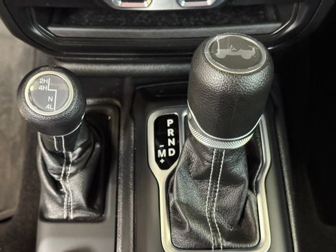 Used 2021 Jeep Wrangler Unlimited Sahara AWD/4WD image 34