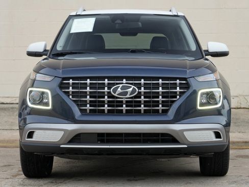 Used 2022 Hyundai Venue Limited FWD image 6