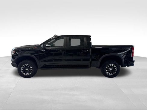 Used 2022 Chevrolet Silverado 1500 ZR2 w/ Technology Package AWD/4WD image 2
