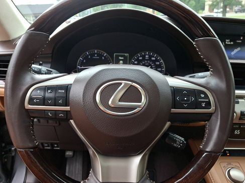 Used 2016 Lexus ES 350 w/ Premium Package w/Wood Trim FWD image 26