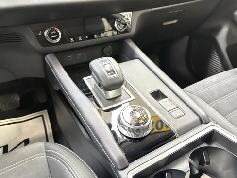 Used 2023 Mitsubishi Outlander SE image 25