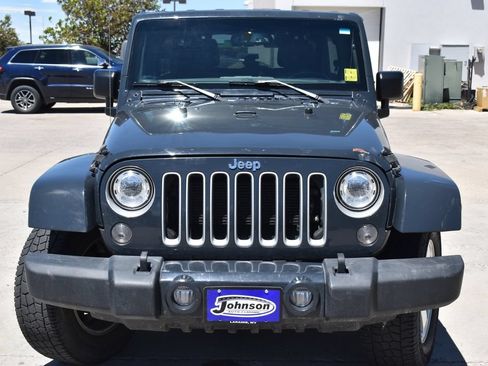 Used 2018 Jeep Wrangler Unlimited Sahara w/ Connectivity Group AWD/4WD image 2