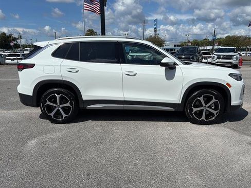 New 2025 Volkswagen Tiguan SE image 7