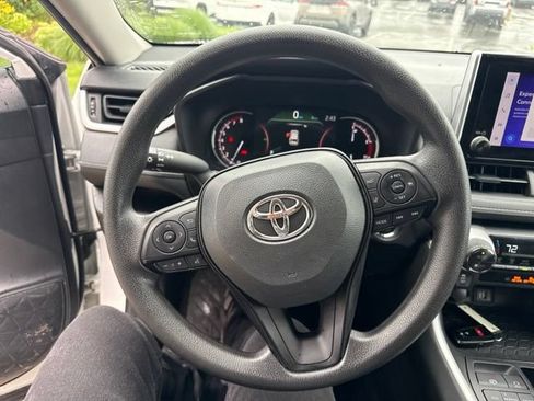 Used 2024 Toyota RAV4 XLE FWD image 15