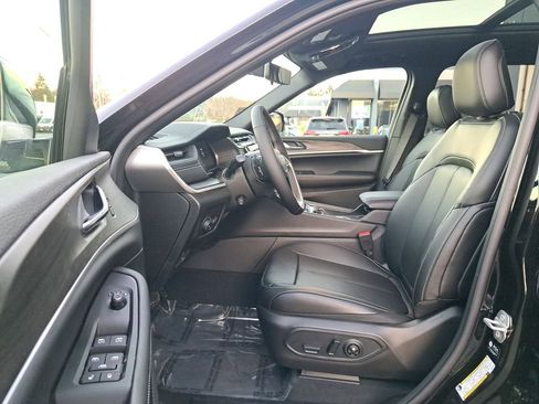 New 2025 Jeep Grand Cherokee L Limited w/ Luxury Tech Group II AWD/4WD image 11