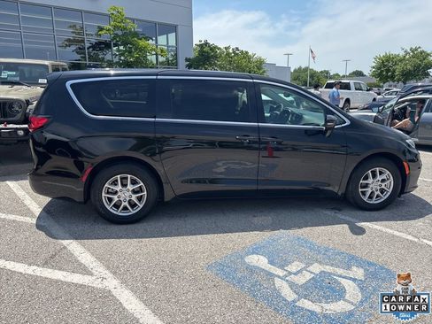 Used 2024 Chrysler Pacifica Touring-L FWD image 25