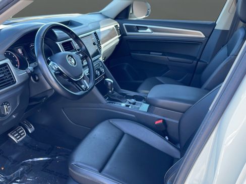 Used 2018 Volkswagen Atlas SEL w/ R-Line Package AWD/4WD image 9