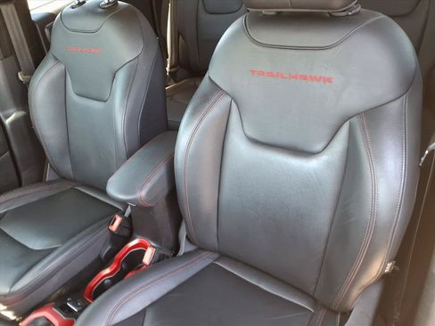 Used 2016 Jeep Renegade Trailhawk w/ Premium Trailhawk Package AWD/4WD image 17