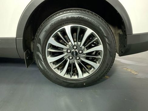 Used 2020 Lincoln Nautilus Premier w/ Equipment Group 101A image 5