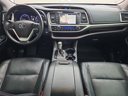Used 2019 Toyota Highlander Limited image 12