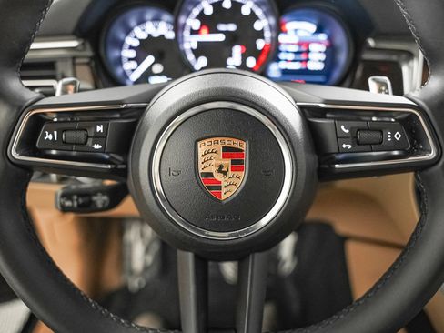 Certified 2025 Porsche Macan image 17