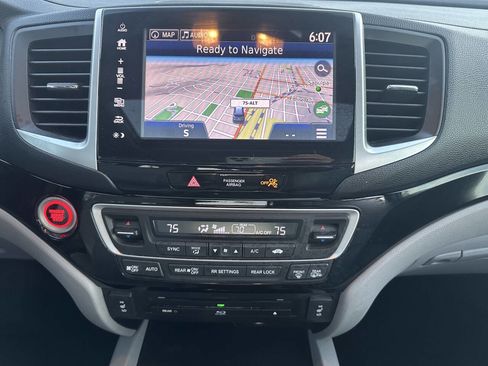 Used 2018 Honda Pilot Touring image 7