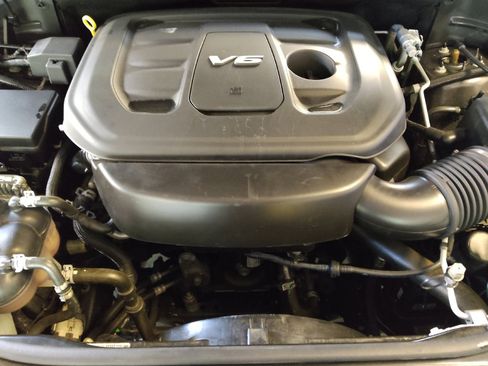 Used 2019 Jeep Grand Cherokee Overland AWD/4WD image 30