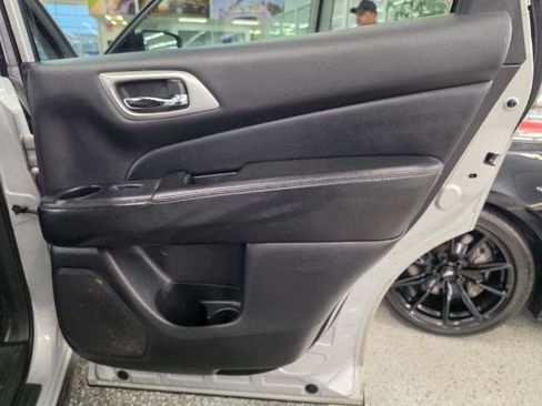 Used 2019 Nissan Pathfinder SV FWD image 38