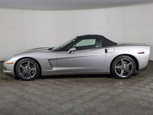 Used 2007 Chevrolet Corvette Convertible w/ Preferred Equipment Group RWD image 13