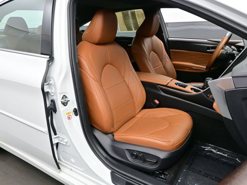 Used 2019 Toyota Avalon Limited image 15