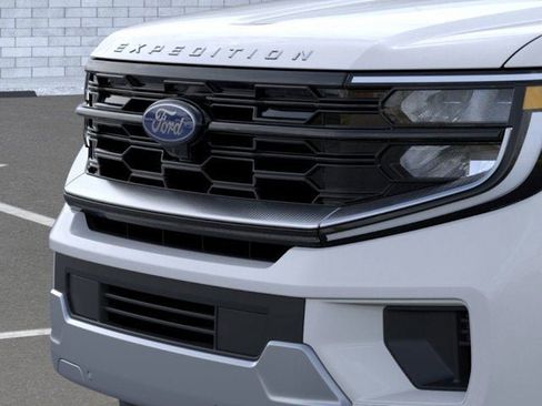 New 2026 Ford Expedition Platinum image 17