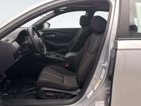 Used 2025 Honda Accord Sport image 11