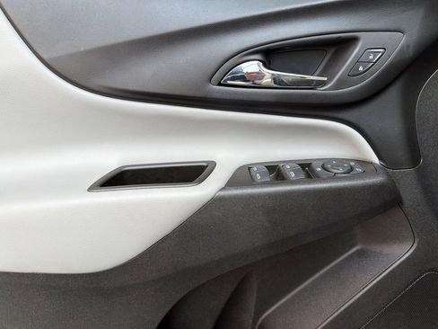 Used 2023 Chevrolet Equinox LS image 11