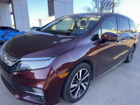 Used 2018 Honda Odyssey Elite image 3