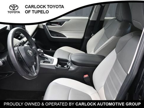 Used 2021 Toyota RAV4 XLE Premium image 10