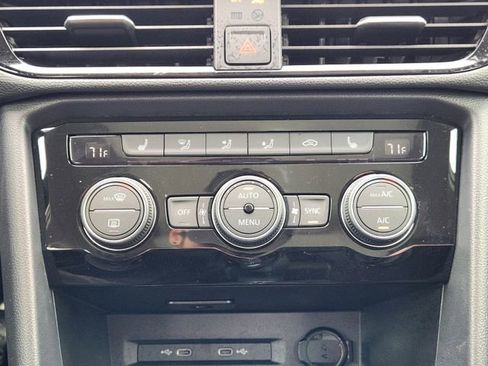 New 2024 Volkswagen Taos SE image 14