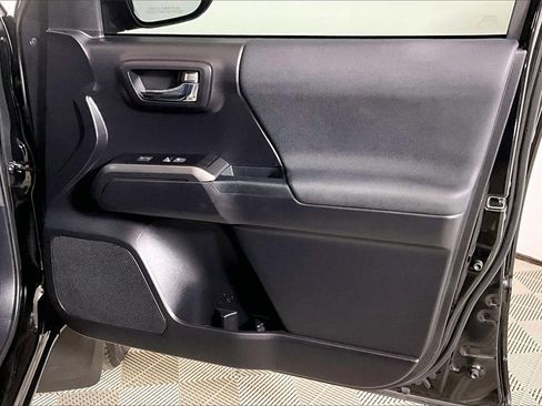 Used 2021 Toyota Tacoma TRD Sport image 19