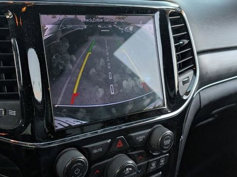 Used 2019 Jeep Grand Cherokee Limited image 21