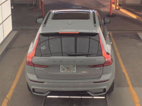 Used 2025 Volvo XC60 B5 Plus image 5