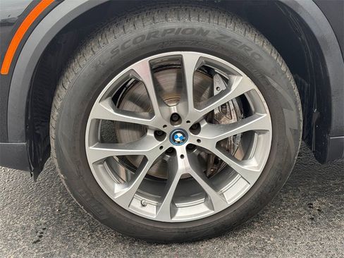 Used 2024 BMW X5 xDrive50e image 8