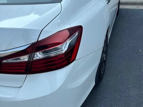 Used 2017 Honda Accord EX-L image 6