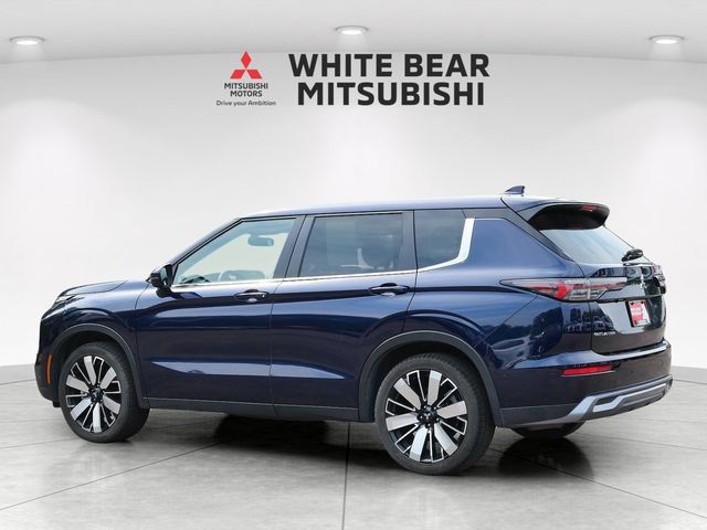 Used 2025 Mitsubishi Outlander SE AWD/4WD image 4