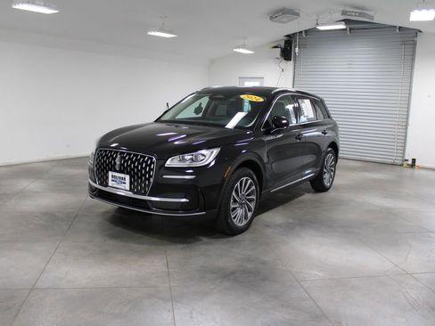 Used 2024 Lincoln Corsair Reserve image 4