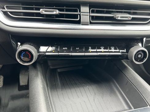 Used 2025 Chevrolet Equinox EV LT w/ Comfort Package image 17