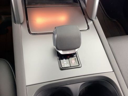 Used 2025 Land Rover Discovery Sport S image 25