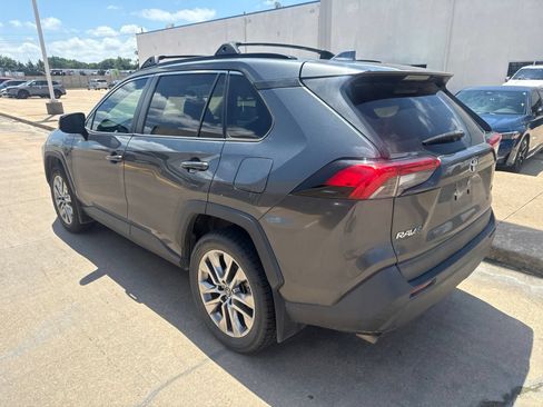 Used 2020 Toyota RAV4 XLE Premium FWD image 5