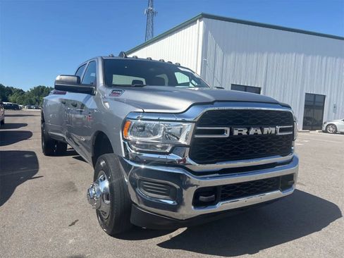 Used 2022 RAM 3500 Tradesman w/ Chrome Appearance Group AWD/4WD image 3