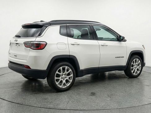 Used 2025 Jeep Compass Limited AWD/4WD image 9
