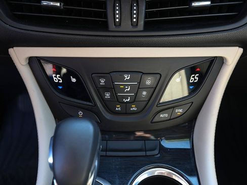 Used 2018 Buick Envision Preferred FWD image 19